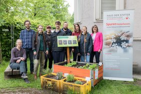 Spende für Gartenprojekt der THA Urban Gardening Haus der Stifter