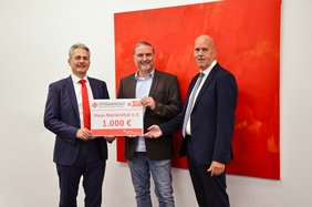 Spende an das Haus Marienthal Übergabe einer Spende der Stiftergemeinschaft der Sparkasse Schweinfurt-Haßberge