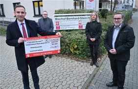 Spendenscheck der Stiftergemeinschaft der Kreissparkasse Mayen Stiftung Isuamreab hilft Obdachlosen
